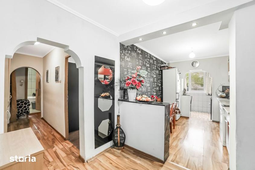 Apartament cu 4 camere semidecomandat, mobilat în Titan