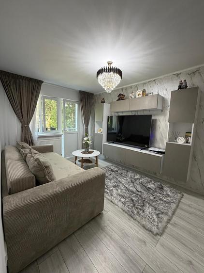 Apartament cu 2 camere semidecomandat, mobilat în Micro 38