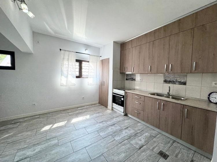 Casă cu 5 camere cu Teren 385 Mp în Bucureștii Noi