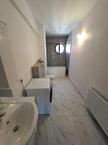 Apartament cu 3 camere decomandat în Boul Roșu