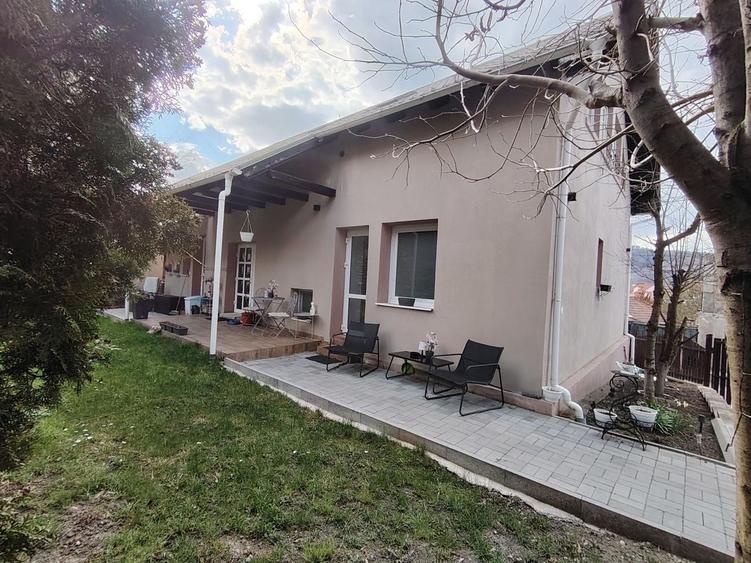 Casă cu 4 camere în Petros