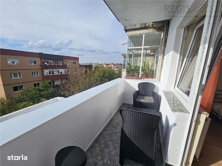 Apartament cu 2 camere, mobilat în Est