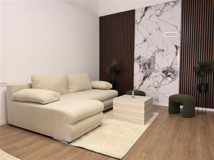 Apartament cu 3 camere decomandat, mobilat în Tractorul