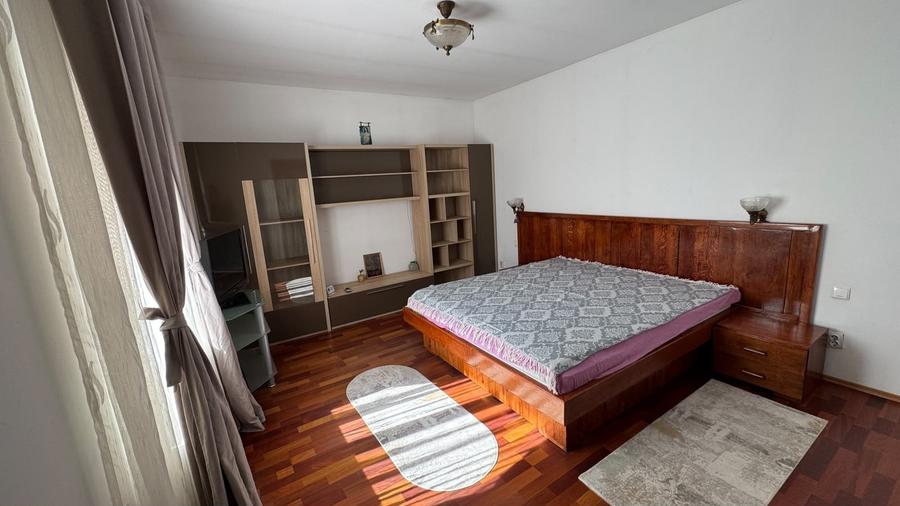 Casă individuală cu 3 camere cu Canalizare în Giulești