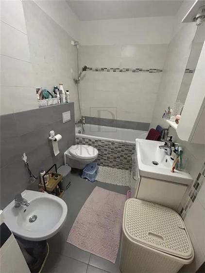 Apartament cu 3 camere decomandat, mobilat în Dumbrăvița