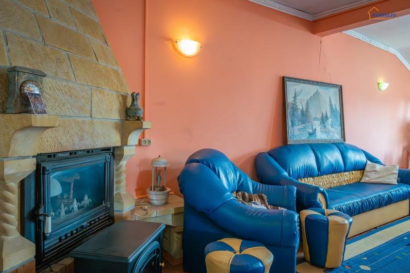 Casă individuală cu 8 camere cu Canalizare în Comănești
