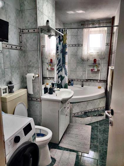 Apartament cu 3 camere semidecomandat în Nufărul