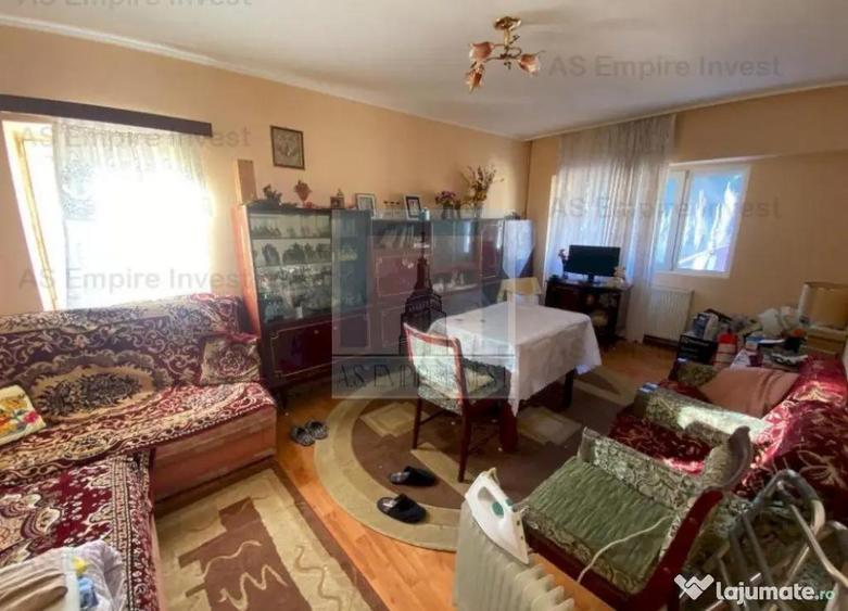 Apartament cu 3 camere decomandat în Răcădău