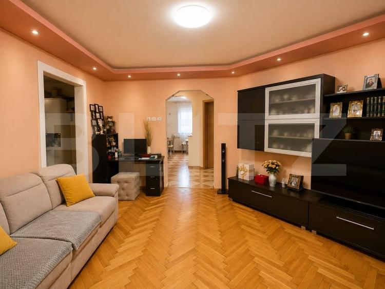 Apartament cu 3 camere semidecomandat, mobilat în Soarelui