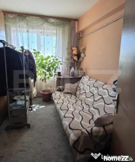 Apartament cu 4 camere decomandat în B-dul București