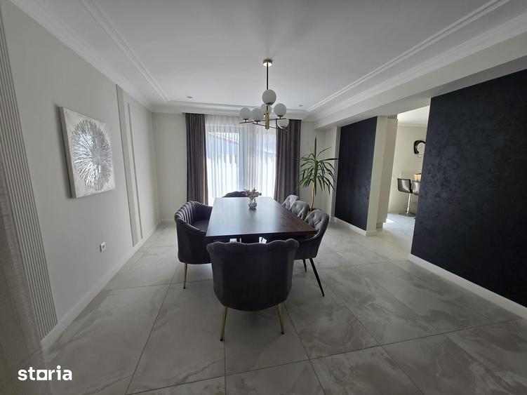 Casă cu 9 camere cu Teren 400 Mp în Semicentral