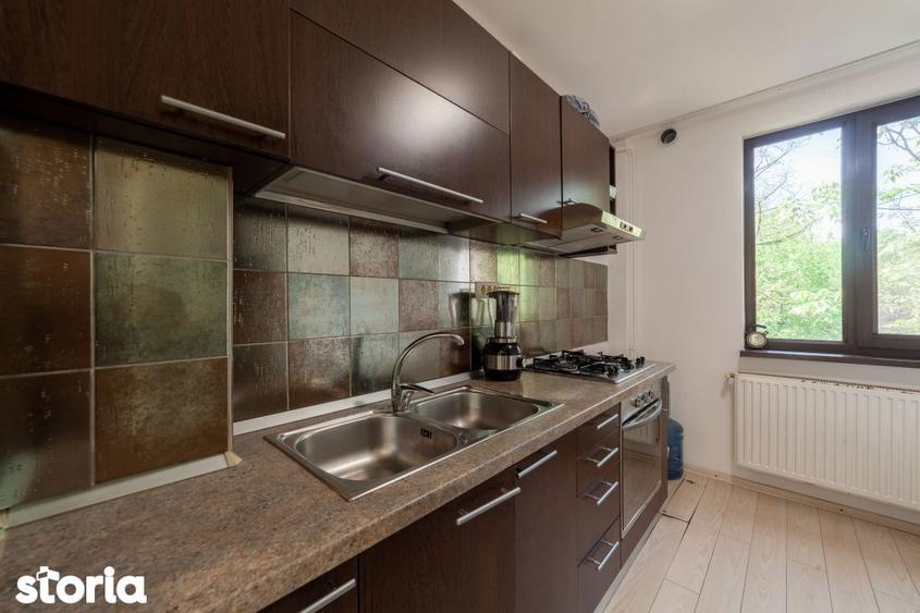 Apartament cu 3 camere, mobilat în Calea București