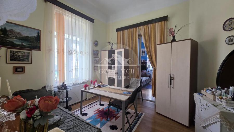 Apartament cu 5 camere decomandat în Armeneasca