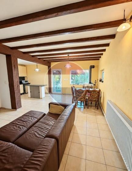 Casă individuală cu 4 camere cu Teren 1153 Mp în Central