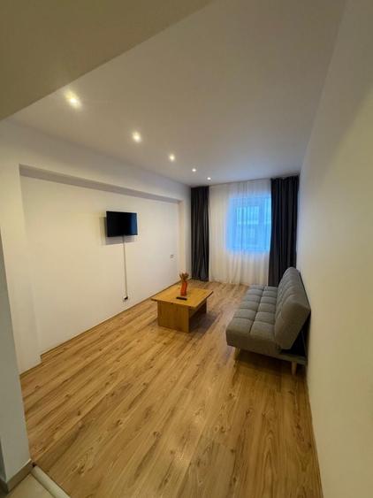 Apartament cu 2 camere semidecomandat în Runcu