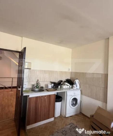 Apartament cu 7 camere decomandat în Central