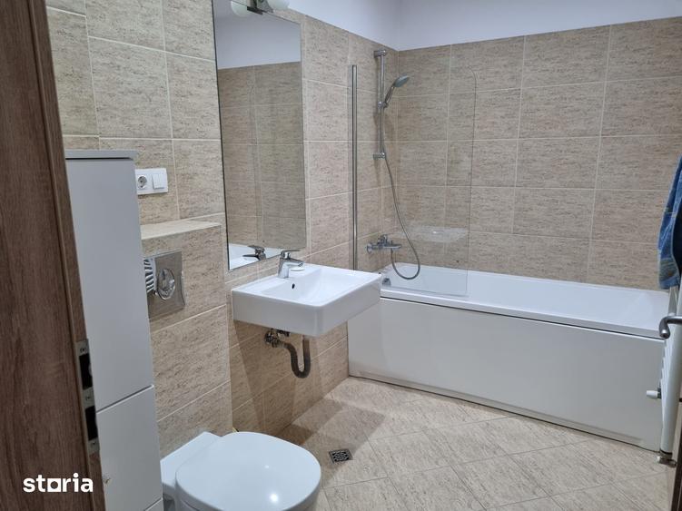 Apartament cu 2 camere decomandat în Tractorul