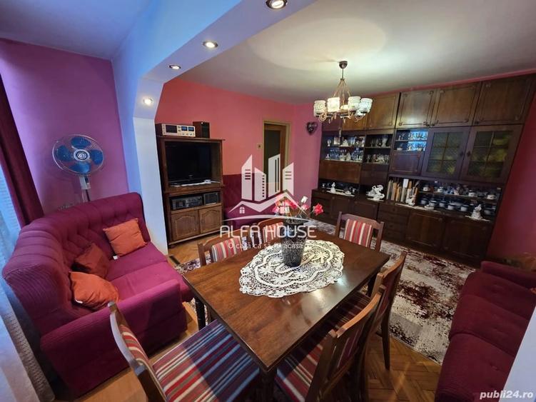 Apartament cu 3 camere semidecomandat în Micro II