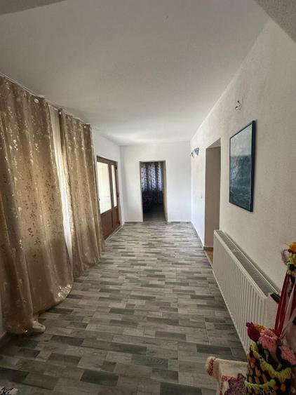 Casă cu 3 camere în Semlac