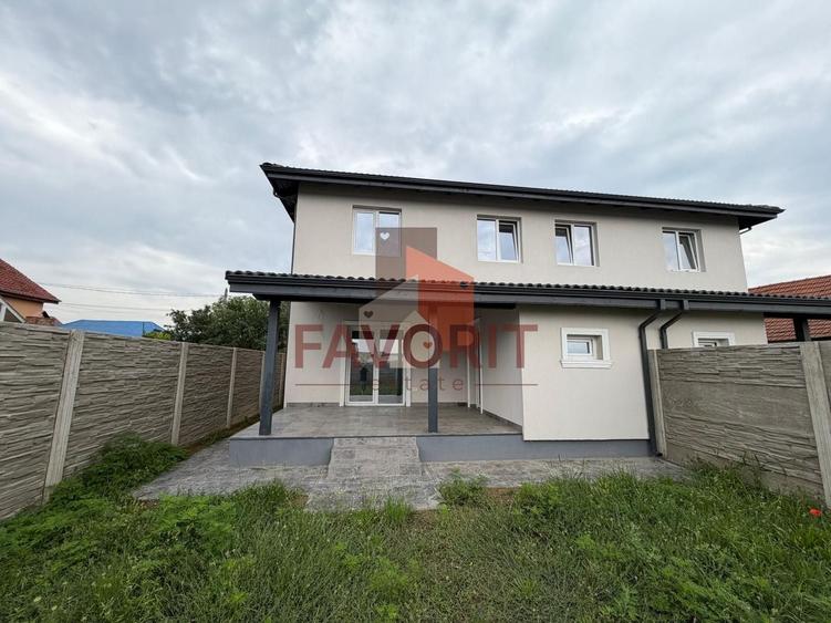 Duplex cu 4 camere cu Canalizare în Utvin