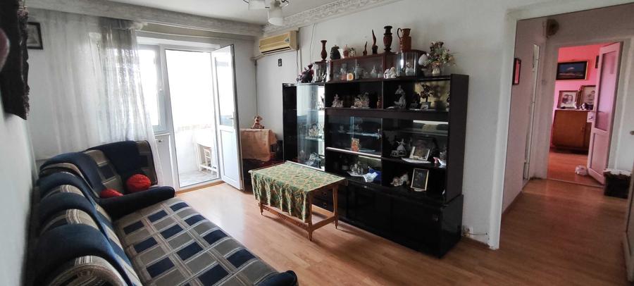 Apartament cu 3 camere semidecomandat în Km 4