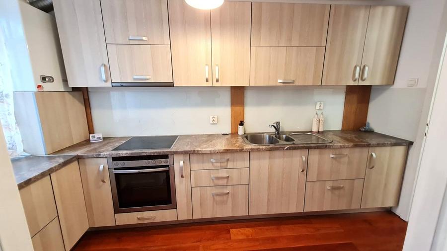Apartament cu 3 camere, mobilat în Lazaret
