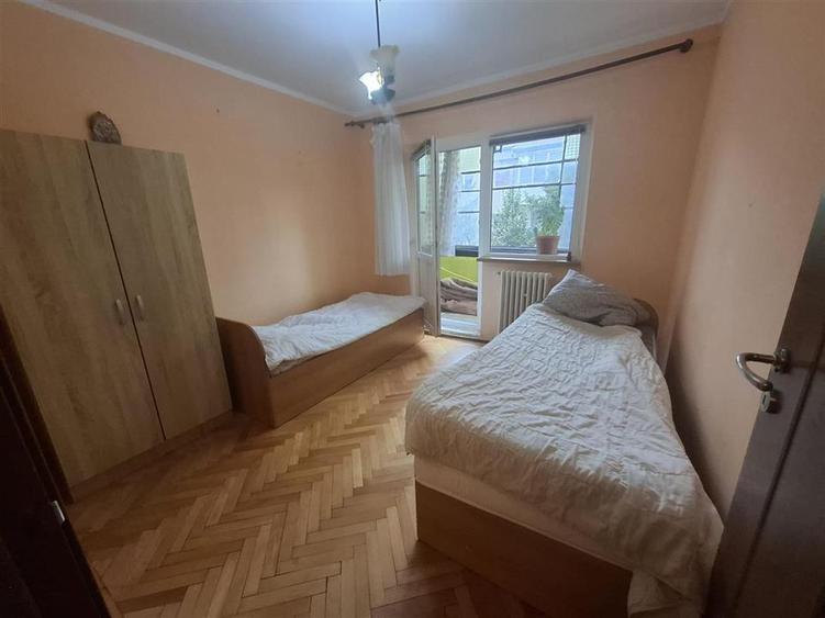 Apartament cu 4 camere decomandat în Hipodrom 3