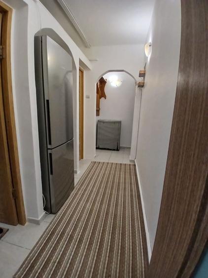 Apartament cu 3 camere semidecomandat în Alexandru cel Bun