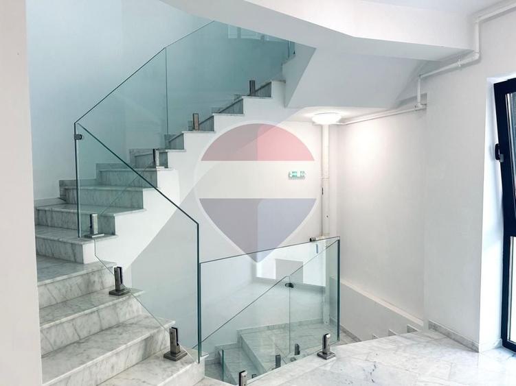 Apartament cu 3 camere semidecomandat, mobilat în Ultracentral