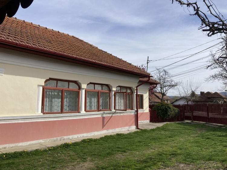 Casă cu 4 camere în Curtea de Argeș