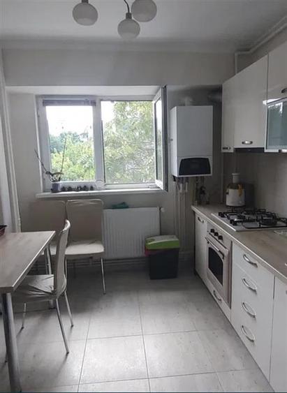 Apartament cu 2 camere semidecomandat, mobilat în Berceni
