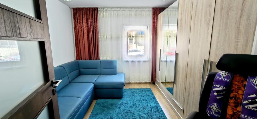 Apartament cu 3 camere decomandat, mobilat în Centrul Bancar