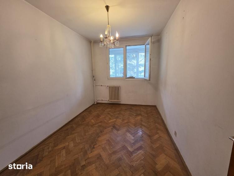 Apartament cu 4 camere semidecomandat în Sălăjan