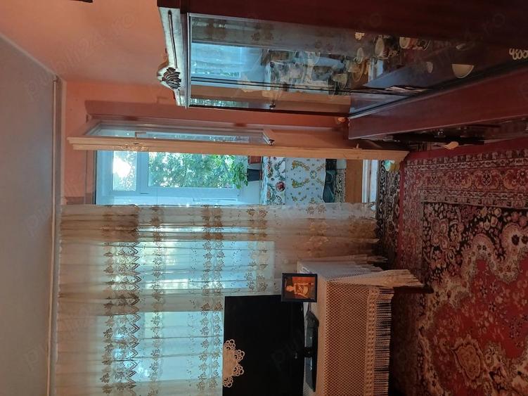 Apartament cu 4 camere semidecomandat în Micro 16