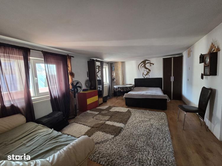 Casă cu 5 camere cu Teren 781 Mp în Central