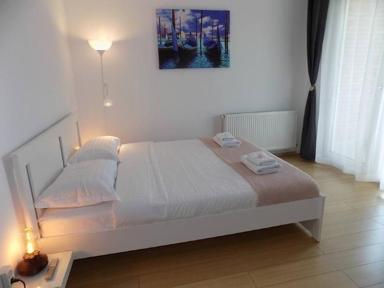 Apartament cu 3 camere semidecomandat, mobilat în Țiglina 2