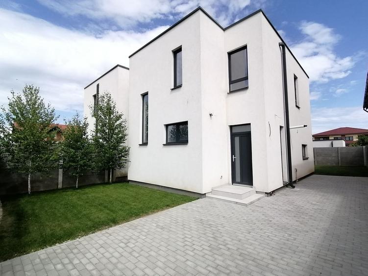 Casă cu 4 camere în Moșnița Nouă