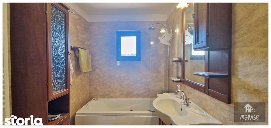 Casă cu 5 camere cu Canalizare în Florilor
