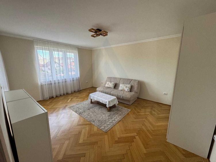 Apartament cu 2 camere decomandat în Trei Stejari