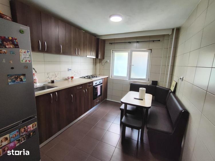 Apartament cu 3 camere decomandat în Ștefan cel Mare