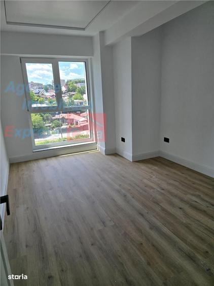 Apartament cu 4 camere decomandat în Valea Adâncă