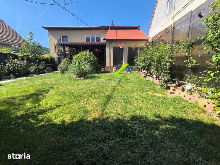 Casă cu 6 camere cu Teren 200 Mp în Muncitoresc