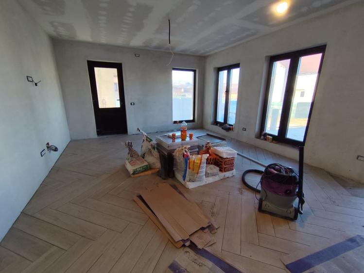 Casă individuală cu 4 camere cu Teren 500 Mp în Șard