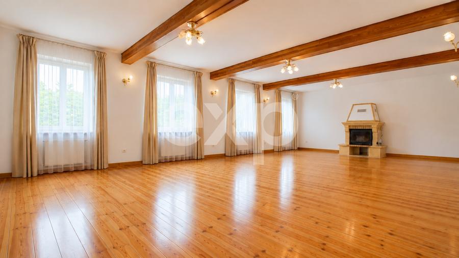 Casă individuală cu 9 camere cu Canalizare în Poiana Brașov