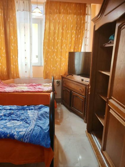 Apartament cu 2 camere decomandat în Roșu