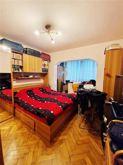 Apartament cu 3 camere semidecomandat, mobilat în Soarelui — fotografia 3