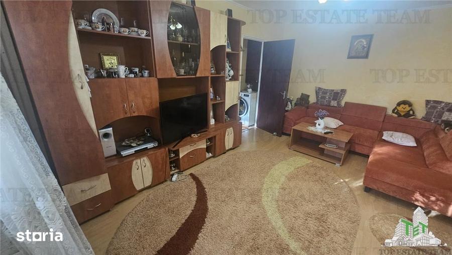 Apartament cu 4 camere semidecomandat în Crângași
