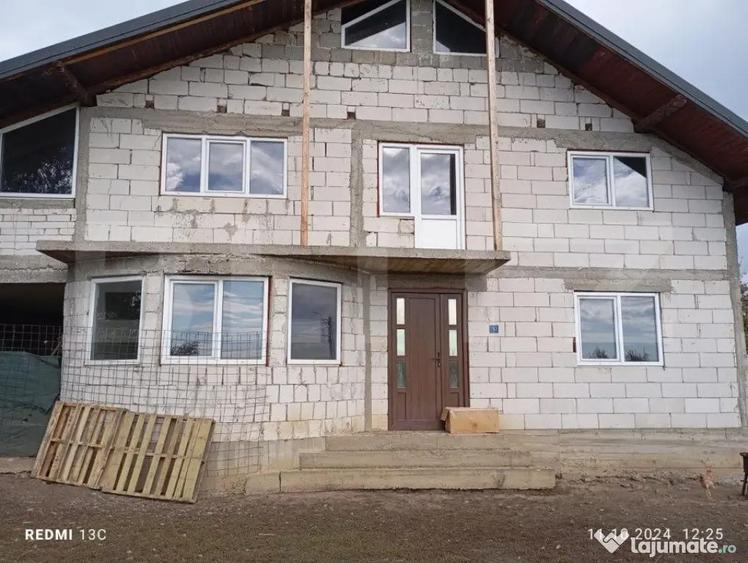 Casa individuala, la rosu, 3 camere, 226 mp, 500 mp de teren - 1