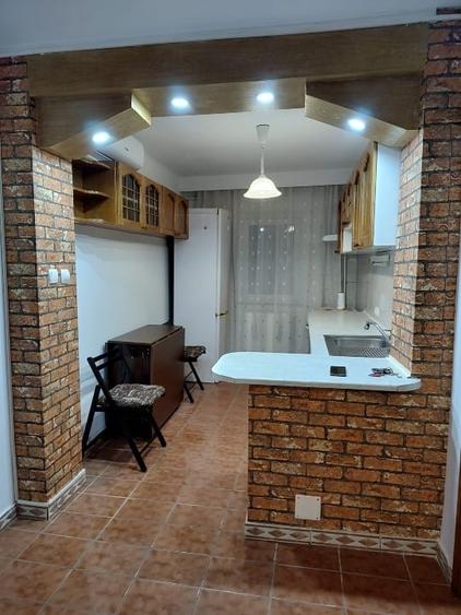Apartament cu 3 camere decomandat, mobilat în Central