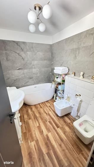 Casă cu 4 camere cu Teren 550 Mp în Central